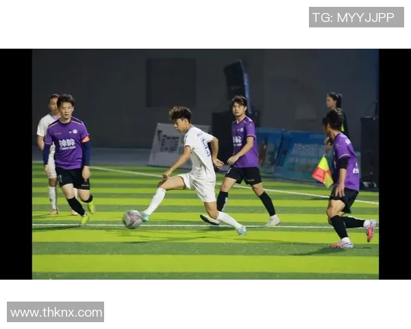 一年级小朋友们的足球比赛精彩瞬间与成长故事