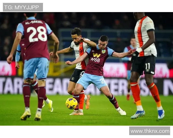 精彩足球壁纸图分享让你的屏幕焕然一新尽享足球激情与视觉盛宴 精彩足球壁纸图分享让你的屏幕焕然一新尽享足球激情与视觉盛宴